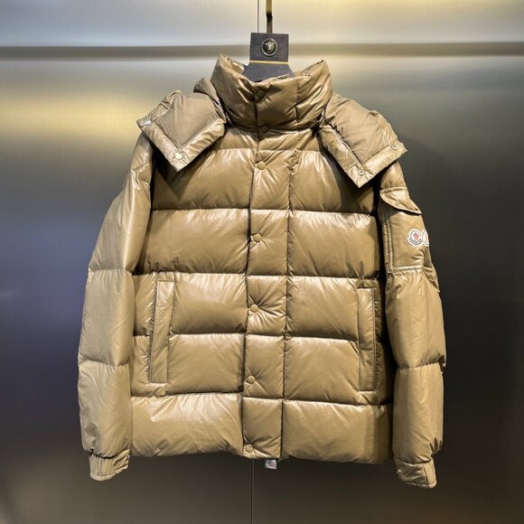 This Moncler down jacket is suitable for both men and women - Picture 1 of 8